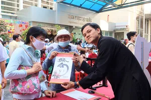 Bệnh nhân ở Bệnh viện Chợ Rẫy được du xuân, tặng quà