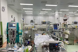 12 ngày chạy đua cứu bé trai viêm cơ tim tối cấp