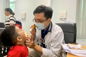 Thời tiết sáng lạnh trưa nóng, làm sao để trẻ không mắc bệnh hô hấp?