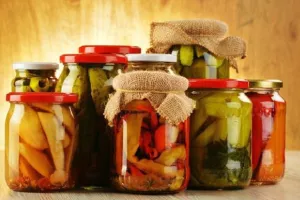 Ăn mắm, đồ ủ chua tự làm có nguy cơ ngộ độc botulinum