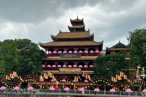 Sắc màu rực rỡ mừng đại lễ Phật Đản tại các chùa ở TP.HCM