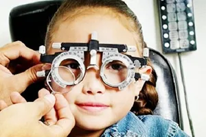 Dấu hiệu nhận biết sớm tật khúc xạ ở trẻ em