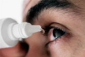 Nhìn vào mắt người bị đau mắt đỏ có lây bệnh không?