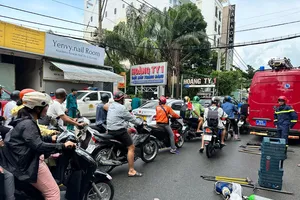 2 nạn nhân vụ sập nhà ở Bình Thạnh được cấp cứu tại Bệnh viện Nhân dân Gia định