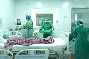 Lần đầu tại Việt Nam làm 2 kỹ thuật cao điều trị ung thư hạch