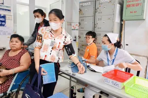 nhan-vien-y-te-nghi-viec