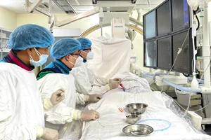 Mâu thuẫn khi chơi bóng đá, nam sinh bị đâm thủng động mạch đốt sống