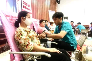 TP.HCM: Tặng bằng khen của Thủ tướng cho 21 người hiến máu trên 70 lần