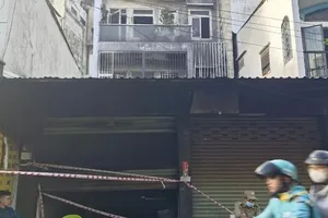Vụ cháy nhà ở quận 10: 3 trẻ bị ngạt khói, bỏng hô hấp