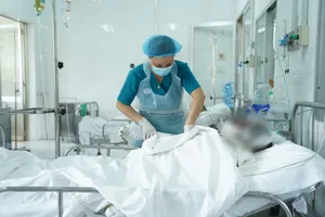 Vụ nổ bồn chứa bụi gỗ ở Bình Dương: 1 người nguy kịch, điều trị tiên lượng kéo dài