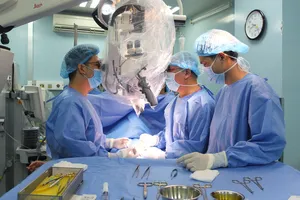 Hi hữu: Nam thanh niên bị cây cơ bida đâm xuyên hạ bộ 