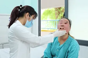 Tự peel da tại nhà, một phụ nữ phải nhập viện