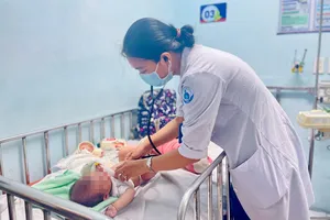 Tiêm vaccine sởi đạt độ bao phủ, sao ca mắc mới vẫn tăng?