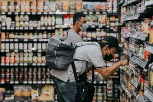 Nguy cơ mất an toàn thực phẩm từ giỏ quà Tết 