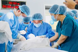 Cứu sống em bé bị suy tim bào thai nặng trong bụng mẹ 