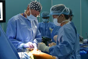 Thay khớp háng miễn phí cho 50 người có hoàn cảnh khó khăn