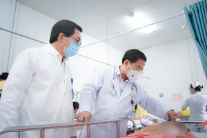 Ô tô chở đoàn hành hương 24 người gặp tai nạn, nhiều nạn nhân cấp cứu