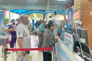 Người dân mừng khi được khám chữa bệnh ban đầu ở tuyến chuyên sâu