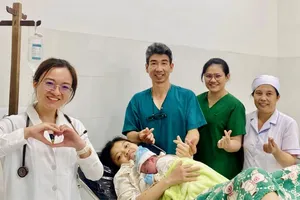 Bác sĩ luân phiên mang y tế chuyên sâu đến đặc khu Côn Đảo