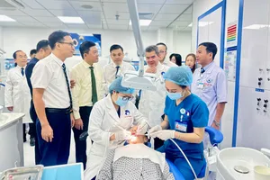 2 bệnh viện công phối hợp mở Trung tâm Răng Hàm Mặt kỹ thuật cao