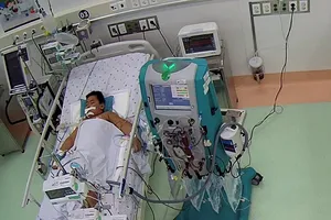 Một trẻ 7 tuổi mắc sốt xuất huyết nặng bị biến chứng hiếm gặp 