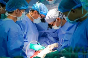 Trái tim xuyên Việt 1.600 km hồi sinh bé trai 9 tuổi ở TP.HCM