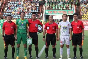 Đội hình chắp vá, HAGL thua ngược chủ nhà 