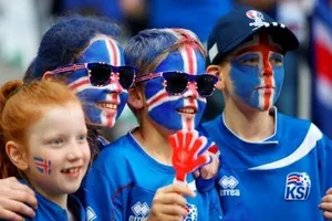 Fan Iceland phải mua áo cổ vũ từ Anh trong trận gặp Pháp
