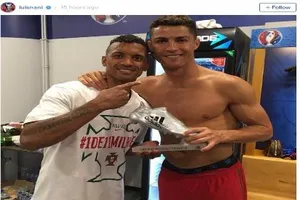 Nani sung sướng vì được Ronaldo tặng giày bạc