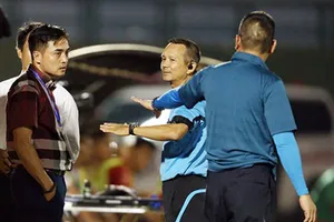 Vòng 17 Vleague: Cần Thơ bại trận, khán giả 'dậy sóng'