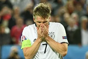 Schweinsteiger chia tay tuyển Đức