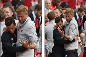 Jurgen Klopp lại mất kính vì... ăn mừng quá trớn