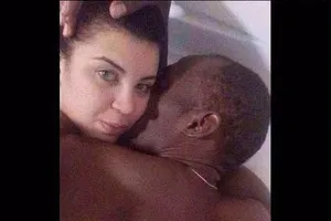 Usain Bolt vui vẻ với người đẹp trong đêm sinh nhật hoang dã