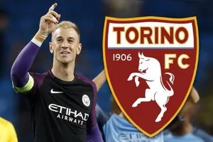 'Bò đực thành Turin' giải cứu thủ môn số một nước Anh