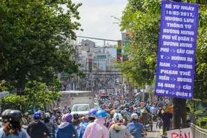 Sài Gòn ùn tắc nhiều nơi trong ngày cuối tuần