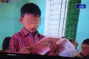 Vụ đọc sách ngược: Do bìa sách bị dán ngược