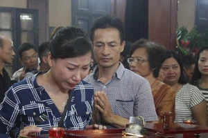 Nước mắt ngày mưa đưa tiễn lão Quềnh - Hán Văn Tình