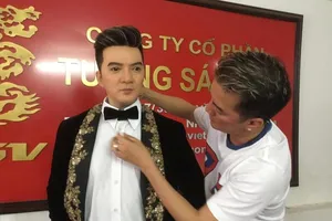 Chiêm ngưỡng tượng sáp giống Đàm Vĩnh Hưng đến khó tin