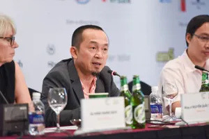 Dự lễ hội âm nhạc, được uống bia và đưa đón miễn phí