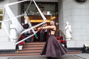 Nghệ sĩ Ukraine diễn xiếc trên băng tại Việt Nam