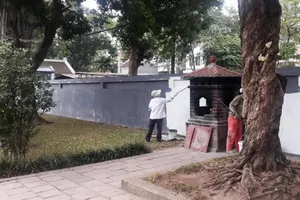 Văn miếu bị làm mới: Chỉ quét vôi chứ không quét sơn