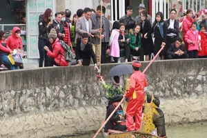 Lập biên bản việc nhận tiền khi hát quan họ ở hội Lim