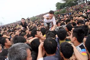 Một, hai năm không xóa được tranh cướp tại lễ hội