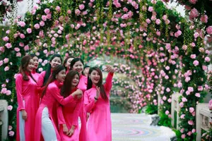 Yêu cầu báo cáo về lễ hội hoa hồng Bulgaria 