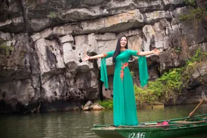 Lương Nguyệt Anh tung MV xúc động về mẹ