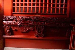 Đền Phù Đổng bị sơn lòe loẹt, nham nhở