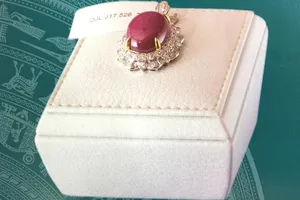 Đấu giá bộ trang sức gắn ruby sao Yên Bái gần 2 tỉ đồng