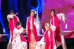 Sao Mai Hồng Duyên ‘thổi’ acoustic, jazz vào dân ca