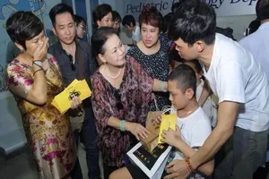 Danh ca Khánh Ly: Cười, hát rồi khóc ở bệnh viện