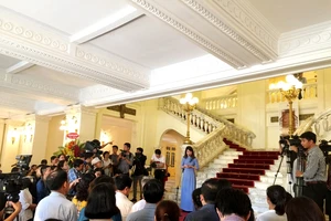 Nhà hát lớn Hà Nội chính thức mở cửa, giá vé 400.000